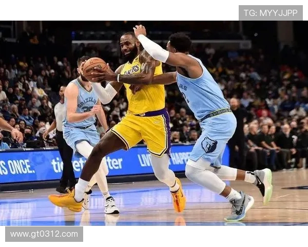 2016年灰熊与湖人对决回顾:经典时刻与精彩瞬间的碰撞